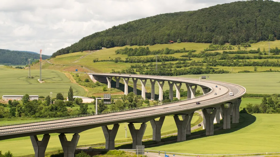 Interview_highway-g08bc69a90_1920